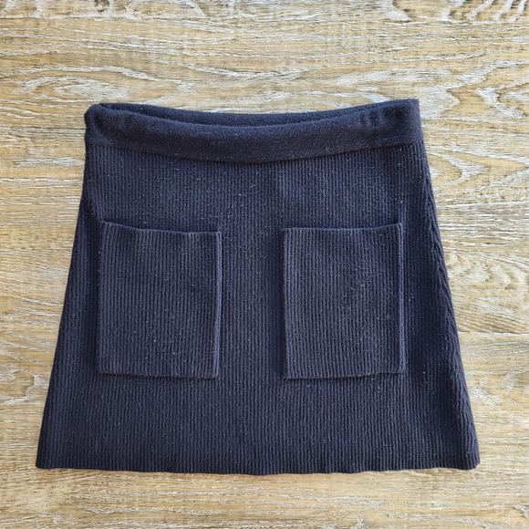 Zara Dresses & Skirts - Zara Womens Black Ribbed Knit Mini Skirt with Front Pockets Size Medium